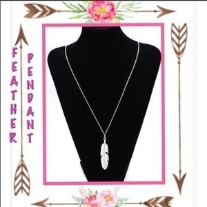 Feather pendant necklace